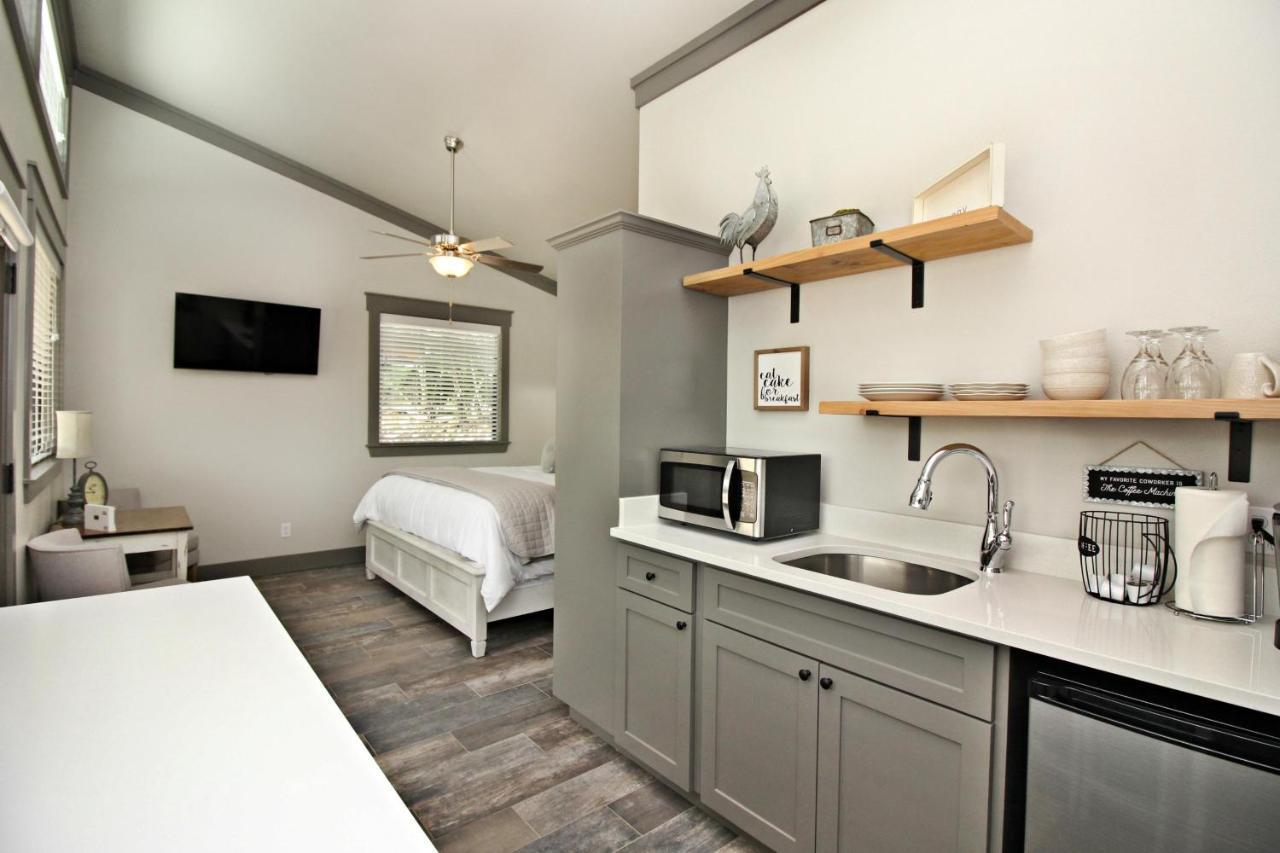 Green Acres Cottages - Dripping Springs Suite Wimberley Exteriör bild